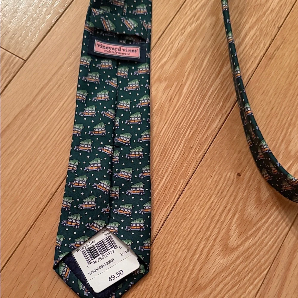 Vineyard Vines Green and White Kids Tie